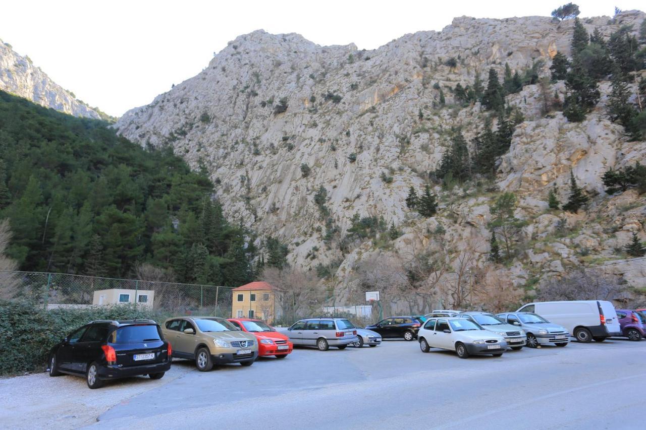 Apartments With A Parking Space Omis - 4327 Екстер'єр фото